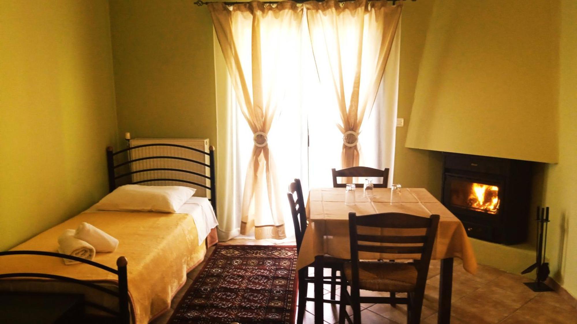 Guesthouse Eleftherios Kalavryta Exterior photo
