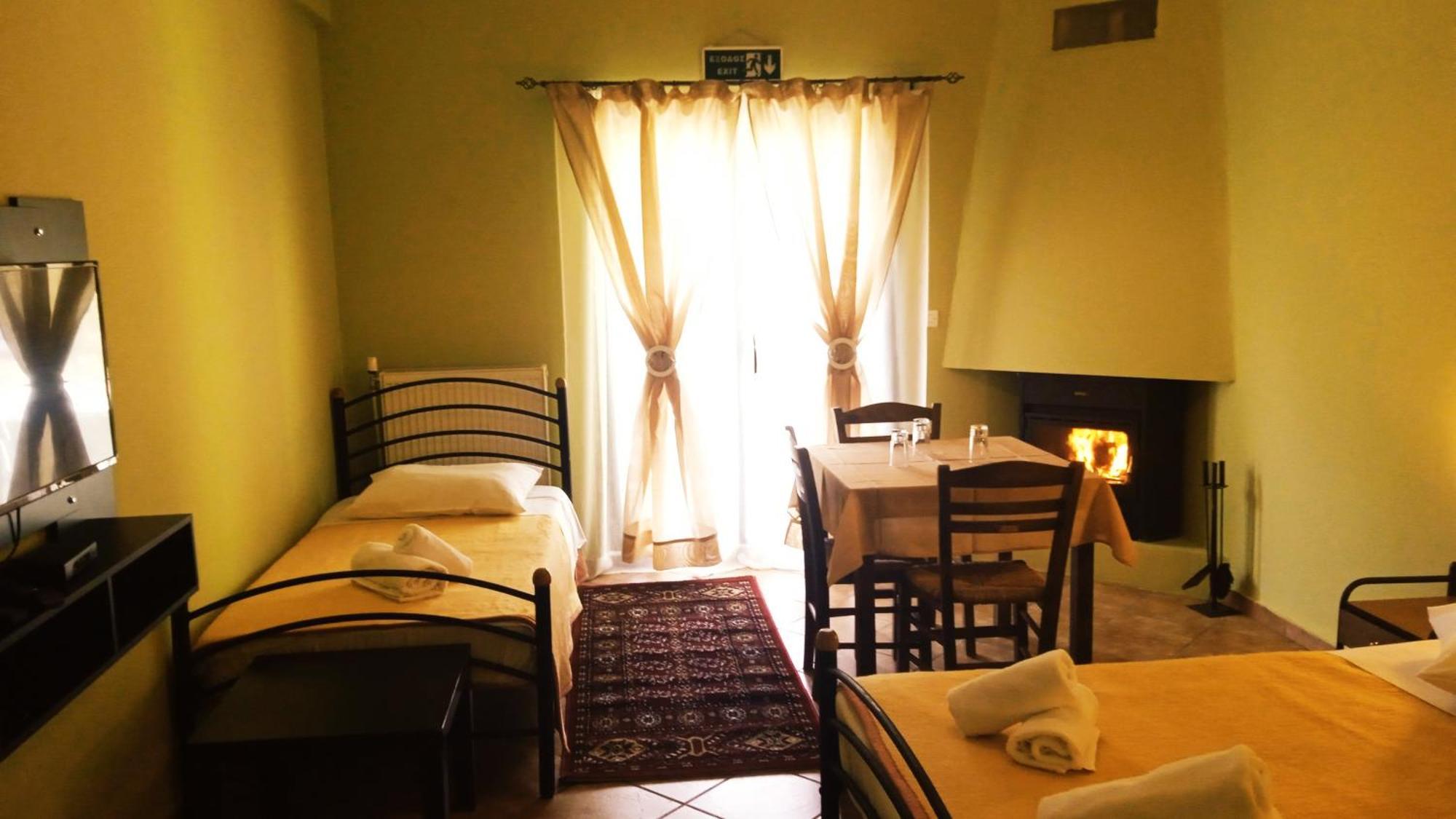 Guesthouse Eleftherios Kalavryta Exterior photo