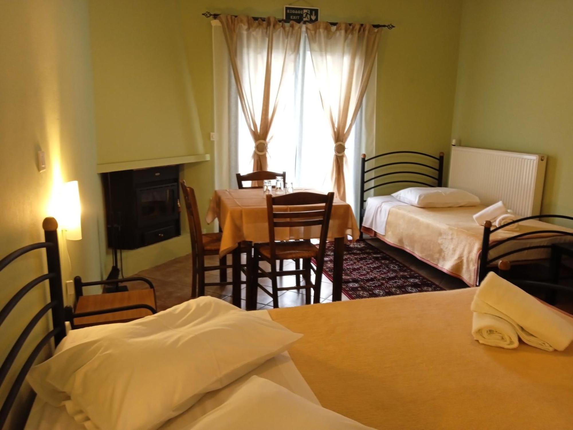 Guesthouse Eleftherios Kalavryta Exterior photo