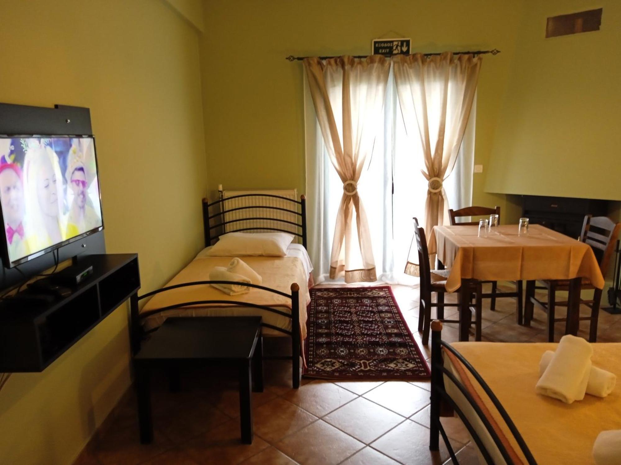 Guesthouse Eleftherios Kalavryta Exterior photo
