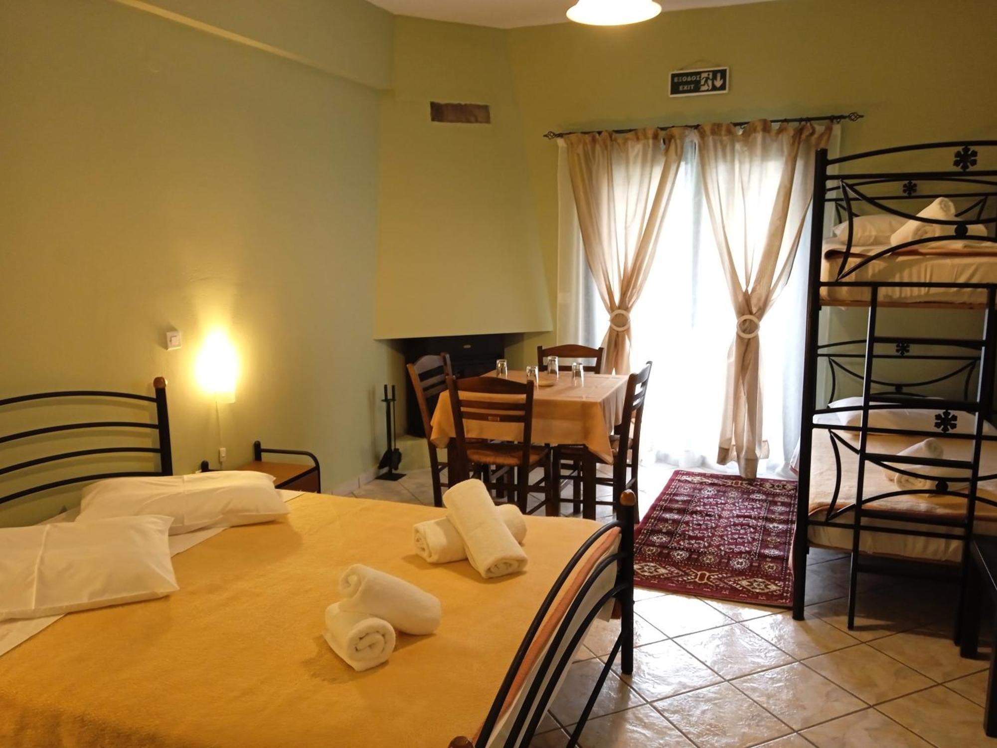Guesthouse Eleftherios Kalavryta Exterior photo