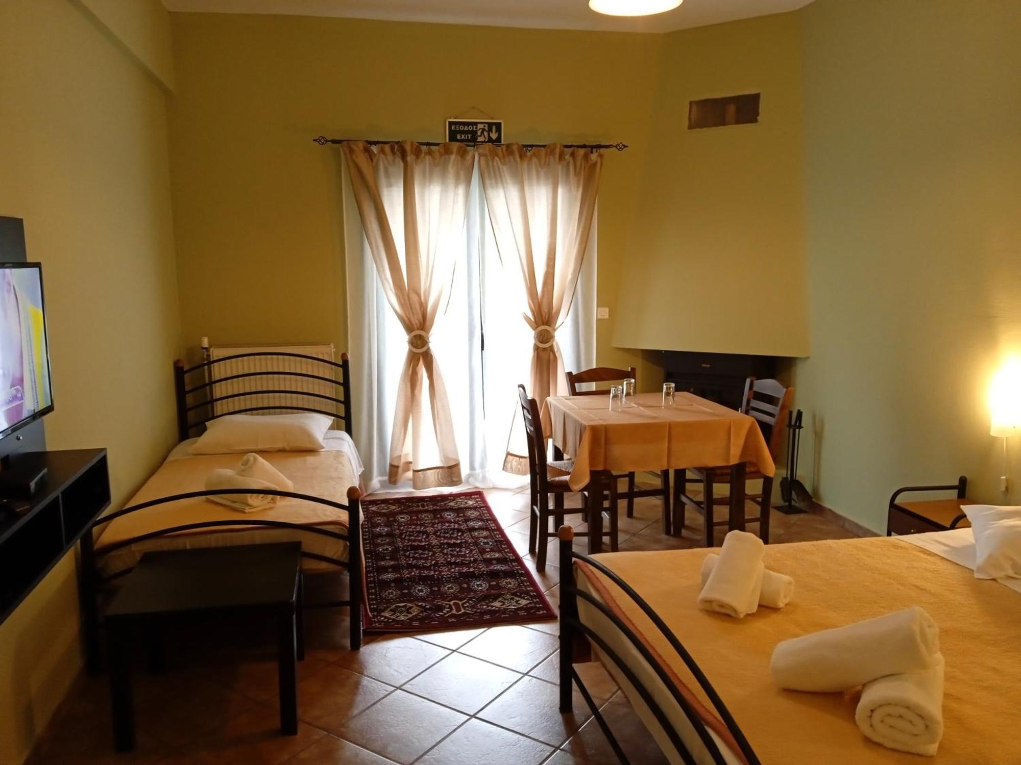 Guesthouse Eleftherios Kalavryta Exterior photo