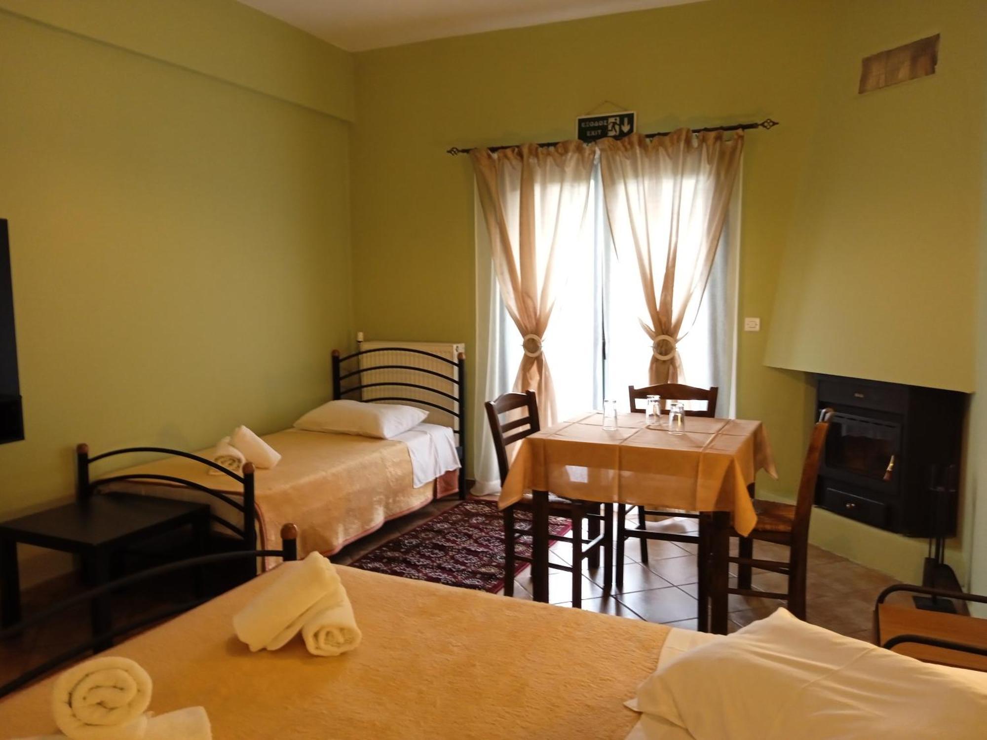 Guesthouse Eleftherios Kalavryta Exterior photo