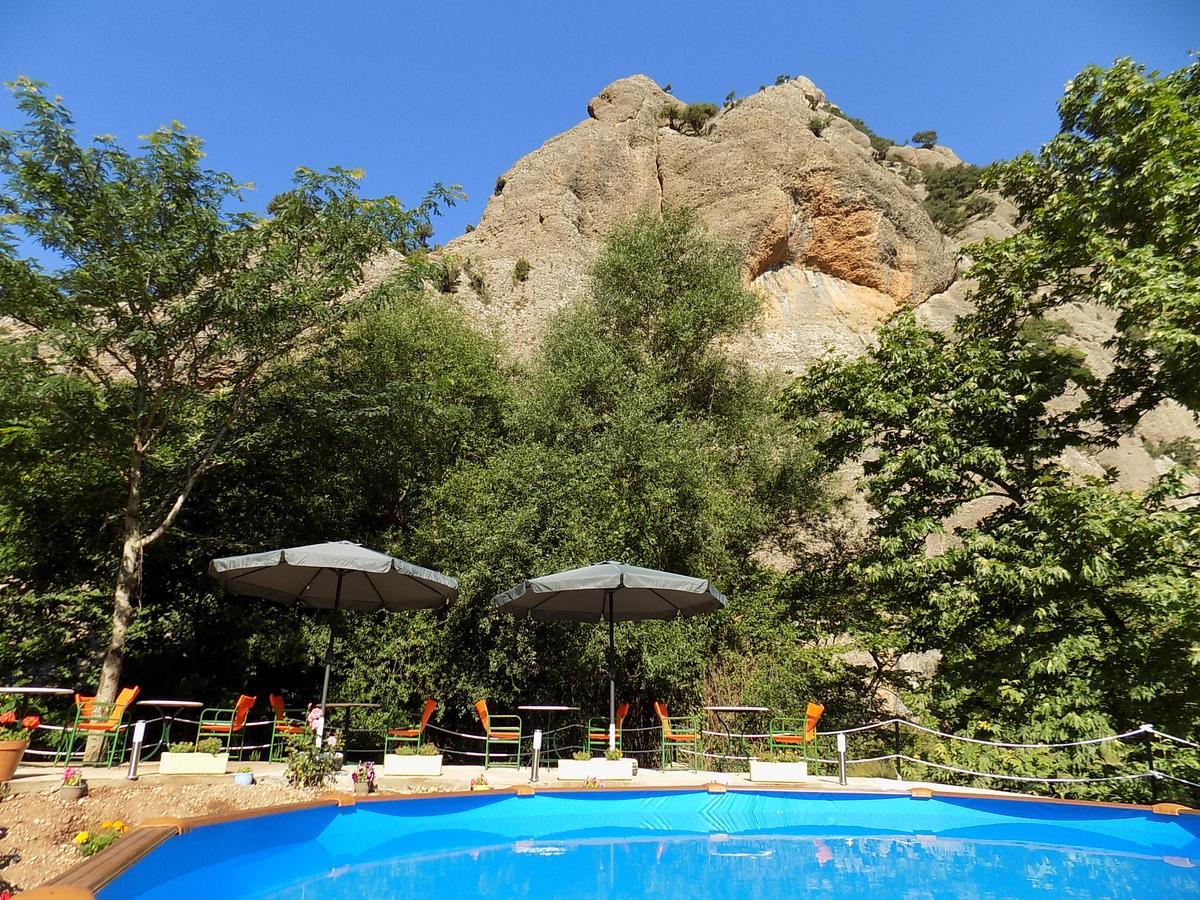 Guesthouse Eleftherios Kalavryta Exterior photo